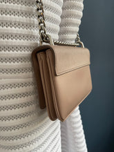 Lade das Bild in den Galerie-Viewer, PRADA CROSSBODY
