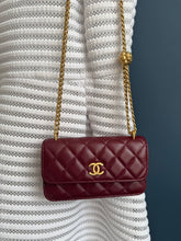 Lade das Bild in den Galerie-Viewer, CHANEL WOC
