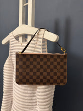 Lade das Bild in den Galerie-Viewer, LOUIS VUITTON CLUTCH

