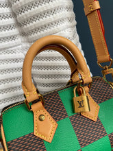 Lade das Bild in den Galerie-Viewer, LOUIS VUITTON SPEEDY 18 DAMIER POP
