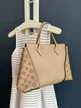 Lade das Bild in den Galerie-Viewer, LOUIS VUITTON W TOTE
