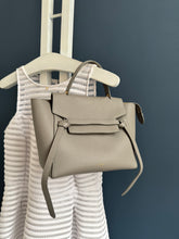 Lade das Bild in den Galerie-Viewer, CÉLINE BELT
