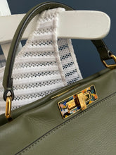 Lade das Bild in den Galerie-Viewer, FENDI PEEKABOO LARGE
