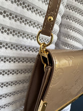 Lade das Bild in den Galerie-Viewer, LOUIS VUITTON ROSSMORE WOC
