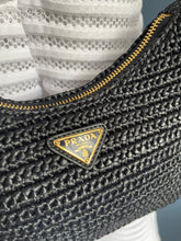 Lade das Bild in den Galerie-Viewer, PRADA RE-EDITION 2005 BAG
