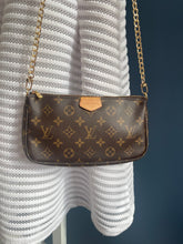 Lade das Bild in den Galerie-Viewer, LOUIS VUITTON POCHETTE
