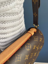 Lade das Bild in den Galerie-Viewer, LOUIS VUITTON MÉTIS
