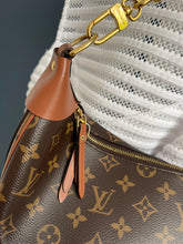 Lade das Bild in den Galerie-Viewer, LOUIS VUITTON LOOP HOBO
