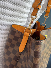 Lade das Bild in den Galerie-Viewer, LOUIS VUITTON NÉONOÉ SAFRAN
