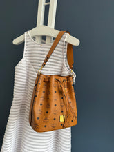 Lade das Bild in den Galerie-Viewer, MCM BEUTEL
