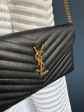 Lade das Bild in den Galerie-Viewer, YSL CASSANDRE ENVELOPE CHAIN WALLET
