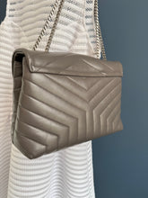 Lade das Bild in den Galerie-Viewer, YSL LOULOU MEDIUM
