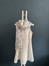 Lade das Bild in den Galerie-Viewer, LOUIS VUITTON ESSENTIAL SCHAL
