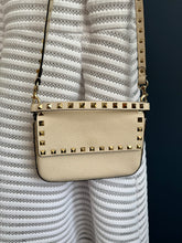 Lade das Bild in den Galerie-Viewer, VALENTINO GARAVANI ROCKSTUD MINI BAG
