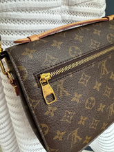 Lade das Bild in den Galerie-Viewer, LOUIS VUITTON MÉTIS
