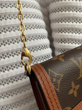 Lade das Bild in den Galerie-Viewer, LOUIS VUITTON DAUPHINE CHAIN
