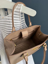 Lade das Bild in den Galerie-Viewer, PRADA BAG
