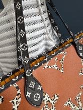 Lade das Bild in den Galerie-Viewer, LOUIS VUITTON NEVERFULL JUNGLE
