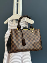 Lade das Bild in den Galerie-Viewer, LOUIS VUITTON BRITTANY
