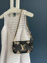 Lade das Bild in den Galerie-Viewer, LOUIS VUITTON MINI POCHETTE BICOLOR
