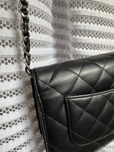 Lade das Bild in den Galerie-Viewer, CHANEL WOC
