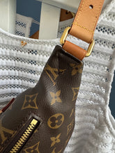 Lade das Bild in den Galerie-Viewer, LOUIS VUITTON BUMBAG
