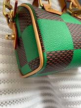 Lade das Bild in den Galerie-Viewer, LOUIS VUITTON SPEEDY 18 DAMIER POP
