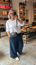 Lade das Bild in den Galerie-Viewer, MCM CAMERA BAG
