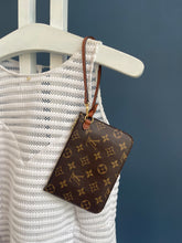 Lade das Bild in den Galerie-Viewer, LOUIS VUITTON LOOP HOBO
