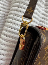 Lade das Bild in den Galerie-Viewer, LOUIS VUITTON MÉTIS
