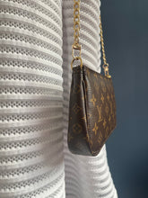 Lade das Bild in den Galerie-Viewer, LOUIS VUITTON POCHETTE
