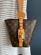 Lade das Bild in den Galerie-Viewer, LOUIS VUITTON ALL IN BB
