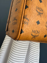 Lade das Bild in den Galerie-Viewer, MCM OTTOMAR WEEKENDER
