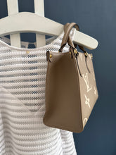 Lade das Bild in den Galerie-Viewer, LOUIS VUITTON ONTHEGO PM
