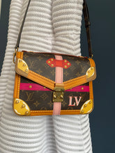 Lade das Bild in den Galerie-Viewer, LOUIS VUITTON MÉTIS SUMMER TRUNK
