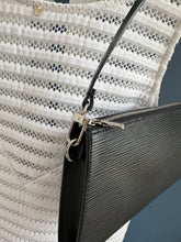 Lade das Bild in den Galerie-Viewer, LOUIS VUITTON  POCHETTE ACCESSOIRES EPI
