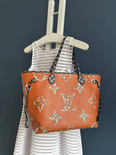Lade das Bild in den Galerie-Viewer, LOUIS VUITTON NEVERFULL JUNGLE
