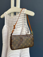 Lade das Bild in den Galerie-Viewer, LOUIS VUITTON POCHETTE ACCESSOIRES
