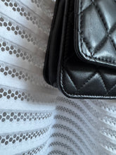 Lade das Bild in den Galerie-Viewer, CHANEL WOC
