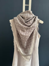 Lade das Bild in den Galerie-Viewer, LOUIS VUITTON MONOGRAM TUCH
