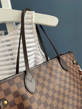 Lade das Bild in den Galerie-Viewer, LOUIS VUITTON NEVERFULL  MIT SCHULTERRIEMEN
