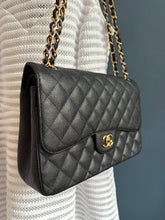 Lade das Bild in den Galerie-Viewer, CHANEL DOUBLE FLAP JUMBO
