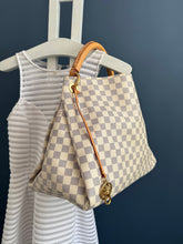 Lade das Bild in den Galerie-Viewer, LOUIS VUITTON ATRSY MM

