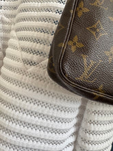 Lade das Bild in den Galerie-Viewer, LOUIS VUITTON POCHETTE ACCESSOIRES
