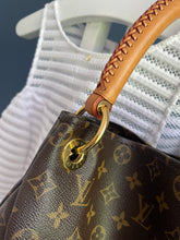 Lade das Bild in den Galerie-Viewer, LOUIS VUITTON ARTSY MM
