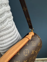 Lade das Bild in den Galerie-Viewer, LOUIS VUITTON MÉTIS
