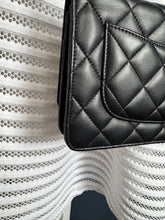 Lade das Bild in den Galerie-Viewer, CHANEL WOC
