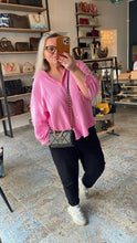 Lade das Bild in den Galerie-Viewer, CHANEL 19 WALLET ON CHAIN
