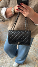 Lade das Bild in den Galerie-Viewer, CHANEL CLASSIC FLAP SMALL / BEUTEL
