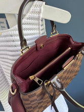 Lade das Bild in den Galerie-Viewer, LOUIS VUITTON BRITTANY
